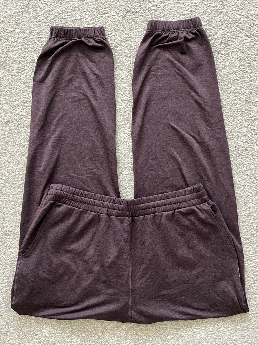 Like New Womans Vuori Deep Purple Joggers Size Small